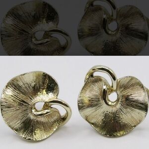 VINTAGE LISNER LILY PAD EARRINGS